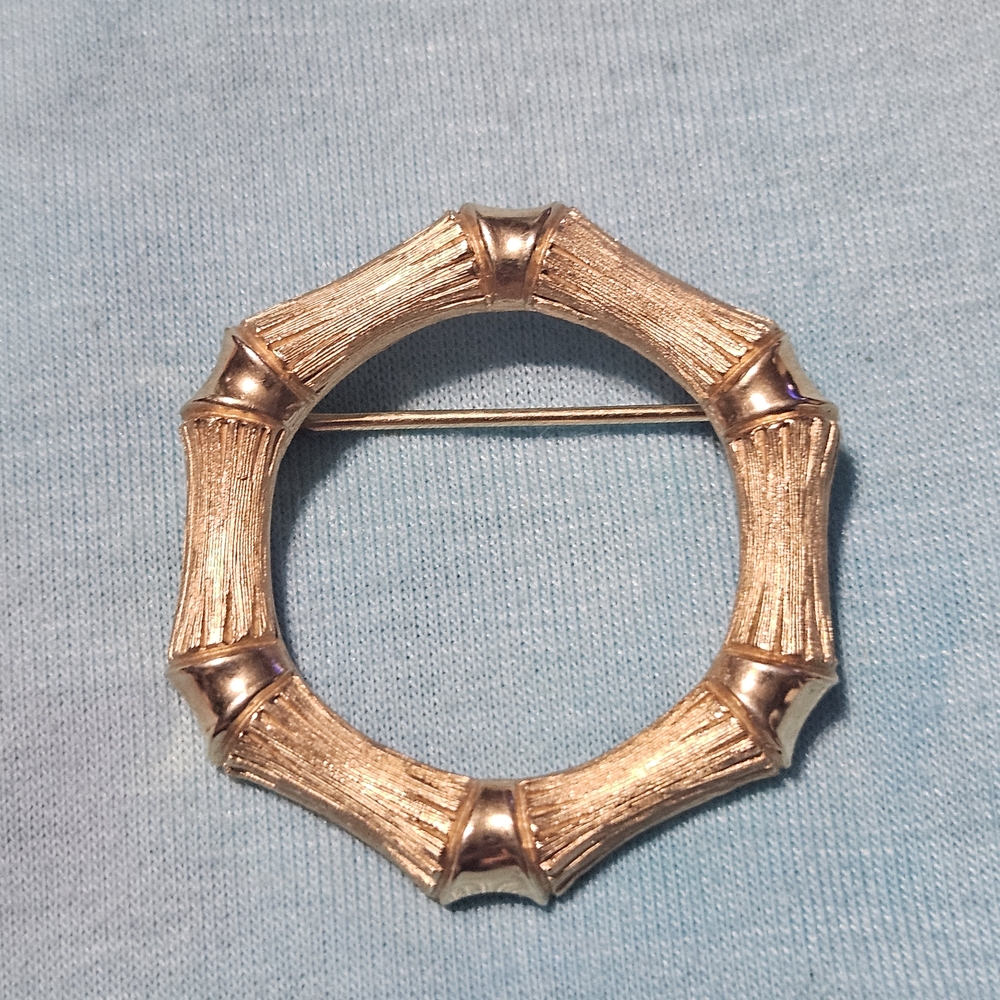 1972 Vintage Avon Gold Bamboo Brooch Classic Design 1" X 1" Scarf Holder Lapel